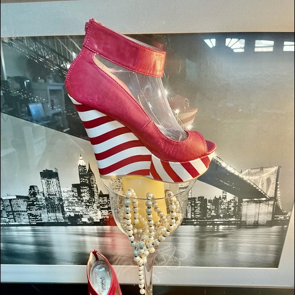 QUPID FINDER Wedge Open Toe, Ankle Strap Sandals - Picture 7 of 11